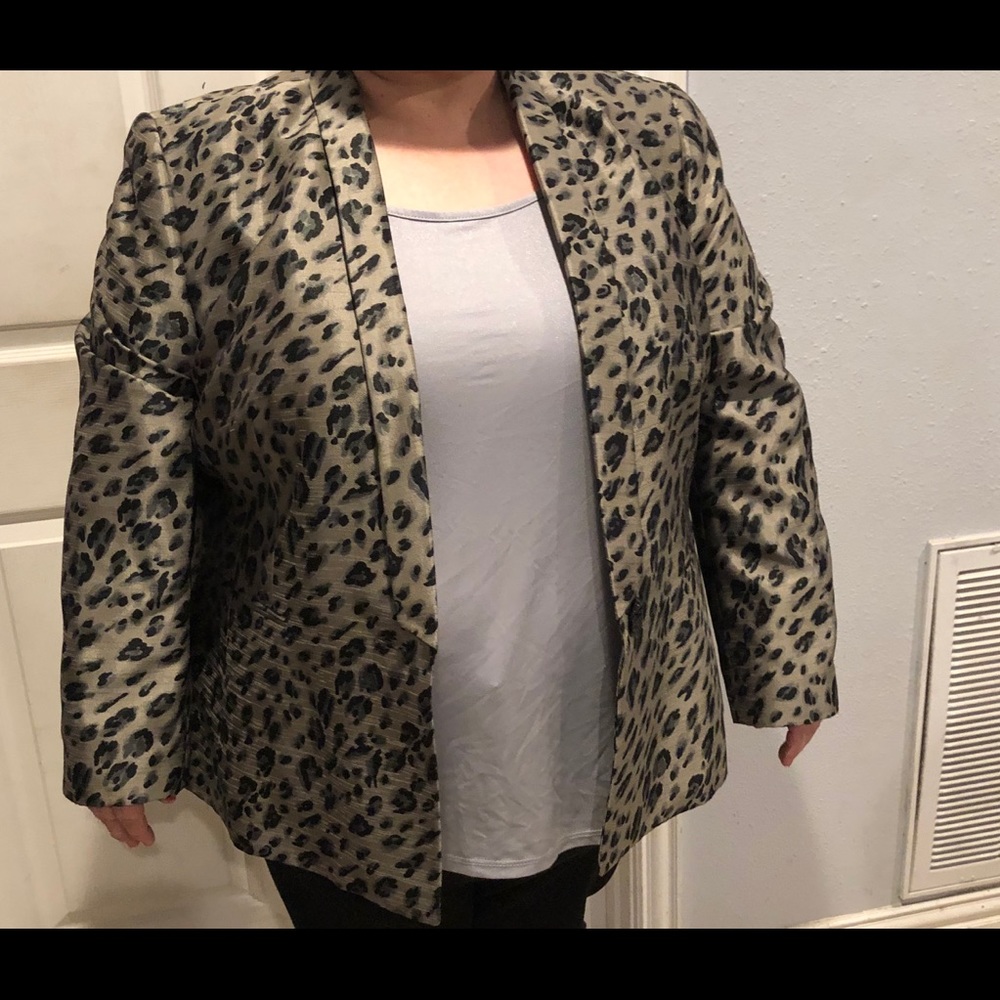Blazer - Picture 4 of 4